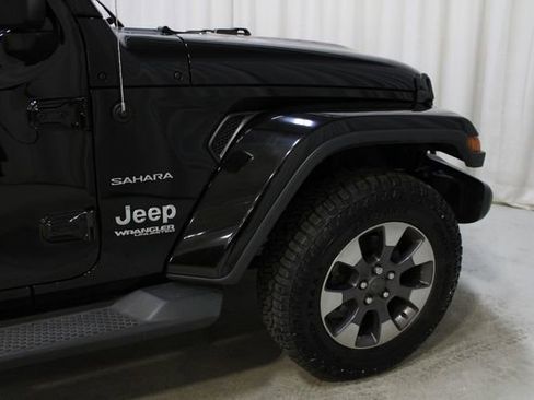 Used 2018 Jeep Wrangler Unlimited Sahara image 37