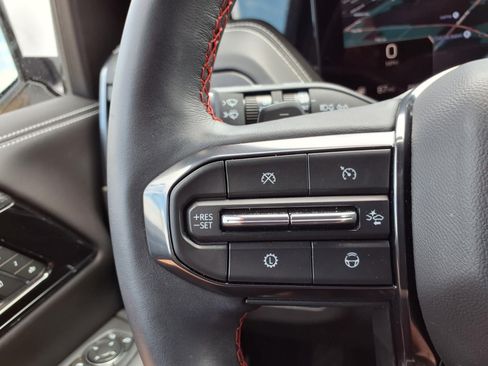 Used 2025 GMC Yukon AT4 Ultimate AWD/4WD image 11