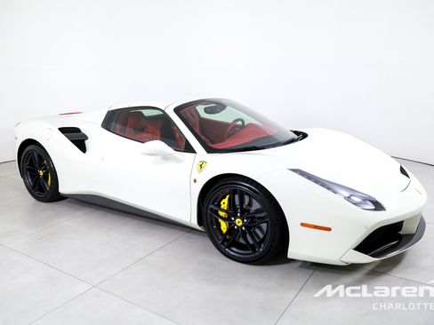 Used 2018 Ferrari 488 Spider RWD image 3