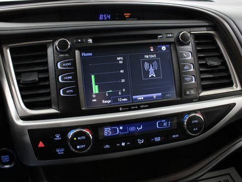 Used 2017 Toyota Highlander XLE image 30