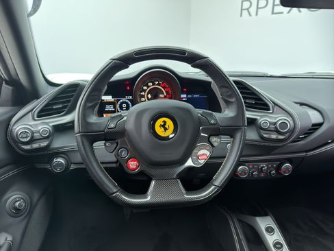 Used 2019 Ferrari 488 GTB RWD image 4