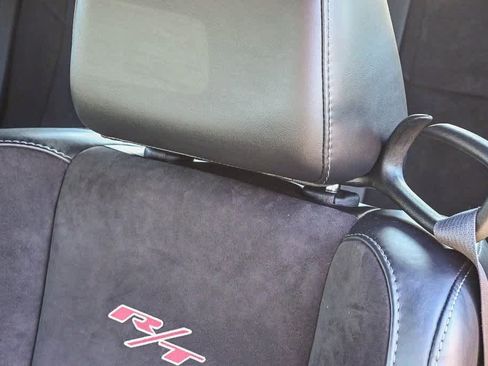 Used 2015 Dodge Challenger R/T Plus image 33