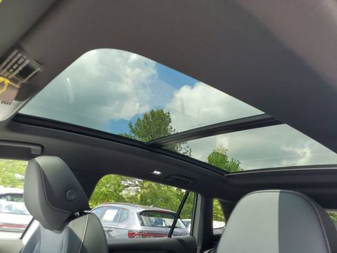 New 2026 Volkswagen Tiguan SE R-Line AWD/4WD image 19