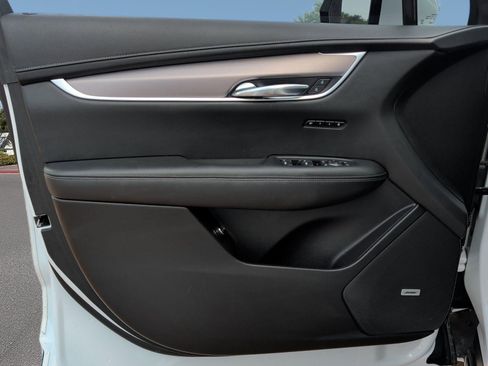 Used 2023 Cadillac XT6 Luxury w/ LPO, Floor Liner Package image 8