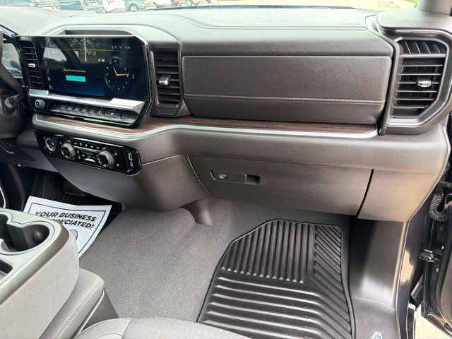 Used 2024 Chevrolet Silverado 1500 LT AWD/4WD image 38