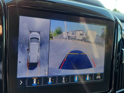 Used 2020 Chevrolet Traverse LT w/ LT Premium Package image 27