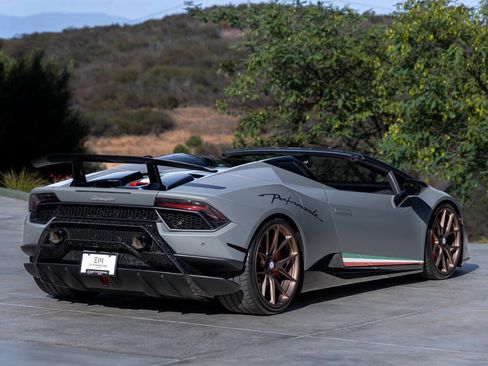 Used 2018 Lamborghini Huracan Performante image 30