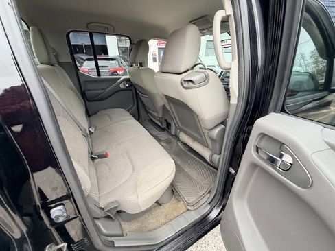 Used 2012 Nissan Frontier SV w/ SV Premium Utility Pkg image 19