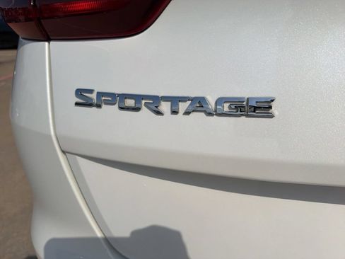 Used 2022 Kia Sportage LX FWD image 10