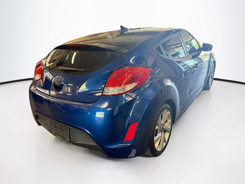 Used 2017 Hyundai Veloster FWD image 9