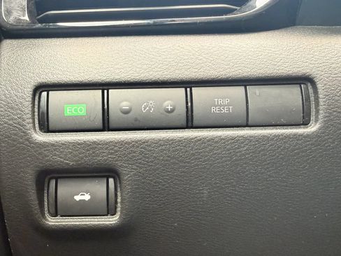 Used 2024 Nissan Sentra SV FWD image 27