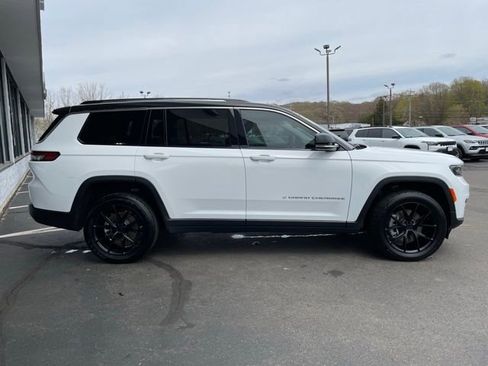 Used 2023 Jeep Grand Cherokee L Limited AWD/4WD image 4