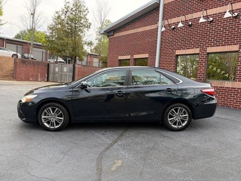 Used 2016 Toyota Camry SE image 4