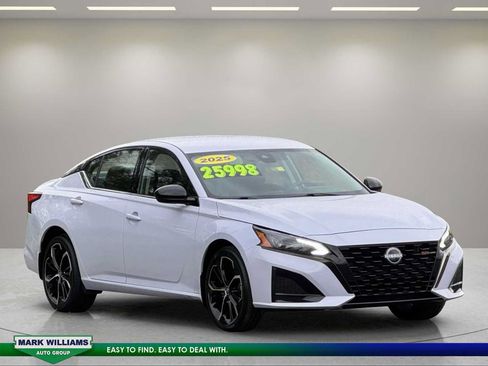 Used 2025 Nissan Altima 2.5 SR AWD/4WD image 1