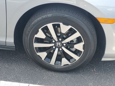 Used 2025 Honda Odyssey EX-L image 4