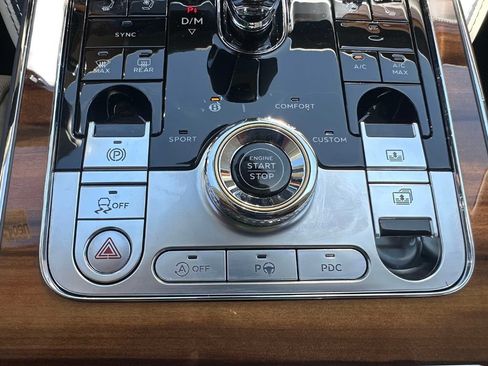Used 2024 Bentley Flying Spur V8 AWD/4WD image 38