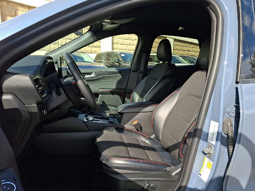 Used 2023 Ford Escape ST-Line w/ Tech Pack #1 AWD/4WD image 17