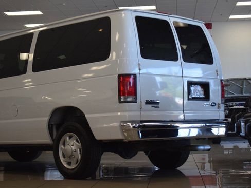 Used 2014 Ford E-350 and Econoline 350 XLT image 24