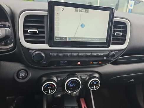 Used 2022 Hyundai Venue Limited w/ Cargo Package FWD image 21