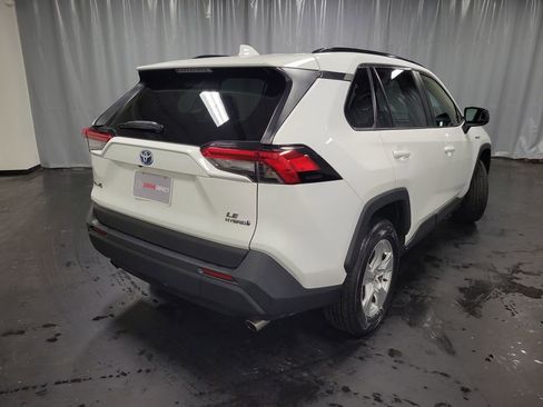 Used 2021 Toyota RAV4 LE image 8