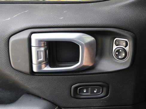 Used 2021 Jeep Wrangler Unlimited Sahara image 13