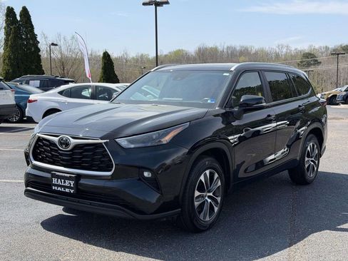 Certified 2024 Toyota Highlander XLE image 23