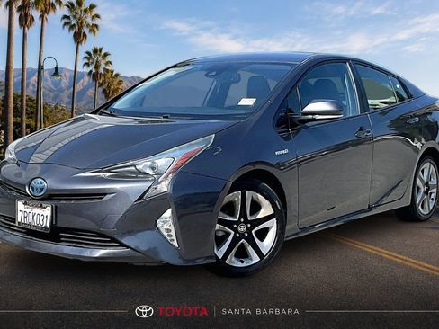 Used 2016 Toyota Prius Four Touring w/ Preferred Accessory Package FWD image 3