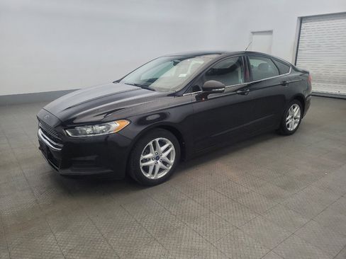 Used 2014 Ford Fusion SE image 2