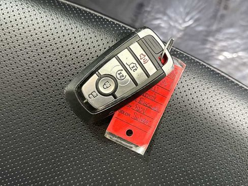 Used 2021 Ford Escape Titanium image 31