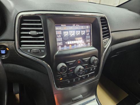 Used 2018 Jeep Grand Cherokee Laredo image 22