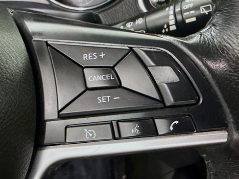 Used 2018 Nissan Rogue SV image 15