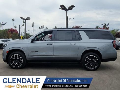 Used 2024 Chevrolet Suburban RST RWD image 14
