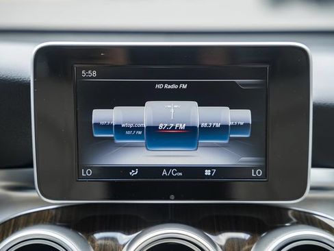 Used 2019 Mercedes-Benz GLC 300 w/ Parking Assistance Package image 21