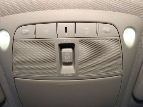 Used 2015 Nissan Rogue SV AWD/4WD image 26
