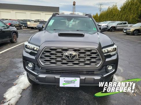 Used 2022 Toyota Tacoma TRD Sport image 2