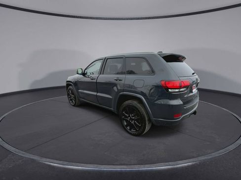 Used 2017 Jeep Grand Cherokee Altitude image 6