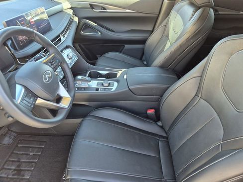 Certified 2025 INFINITI QX60 Luxe w/ Vision Package image 19