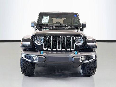 Used 2022 Jeep Wrangler Unlimited Sahara w/ Cold Weather Group AWD/4WD image 2