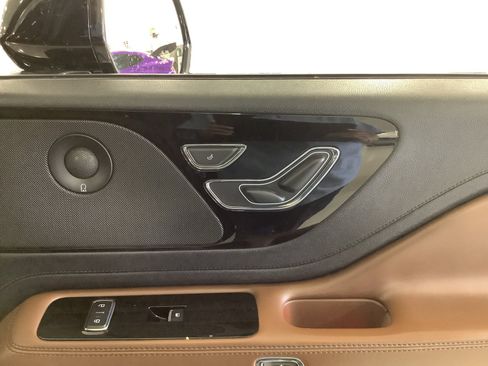 Used 2022 Lincoln Aviator Reserve w/ Equipment Group 201A RWD image 18