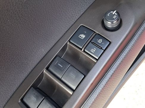 Used 2022 Toyota Camry SE w/ Convenience Package FWD image 14