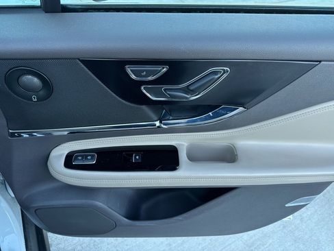 Used 2021 Lincoln Corsair Reserve image 21