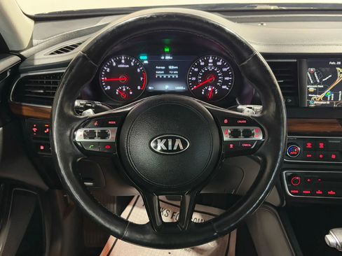 Used 2017 Kia Cadenza Technology FWD image 12