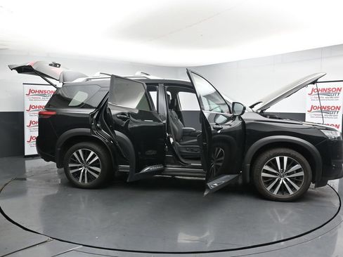 Used 2024 Nissan Pathfinder Platinum w/ Cargo Package image 48