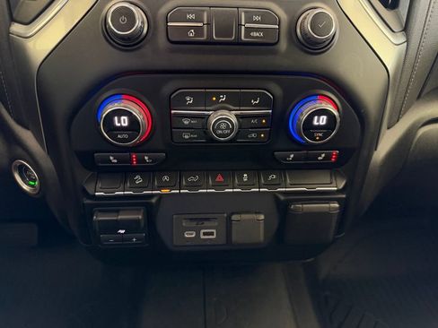 Used 2022 Chevrolet Silverado 1500 LT AWD/4WD image 25
