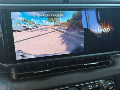 Certified 2025 Jeep Gladiator Sport image 15