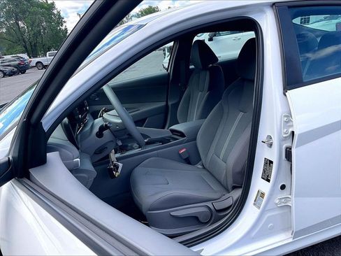Used 2025 Hyundai Elantra SE FWD image 10
