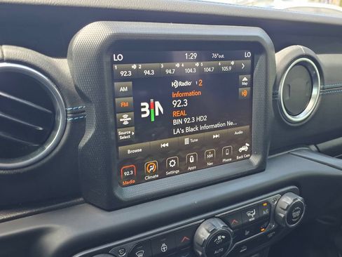 Used 2022 Jeep Wrangler Unlimited Rubicon 4xe w/ Cold Weather Group AWD/4WD image 27