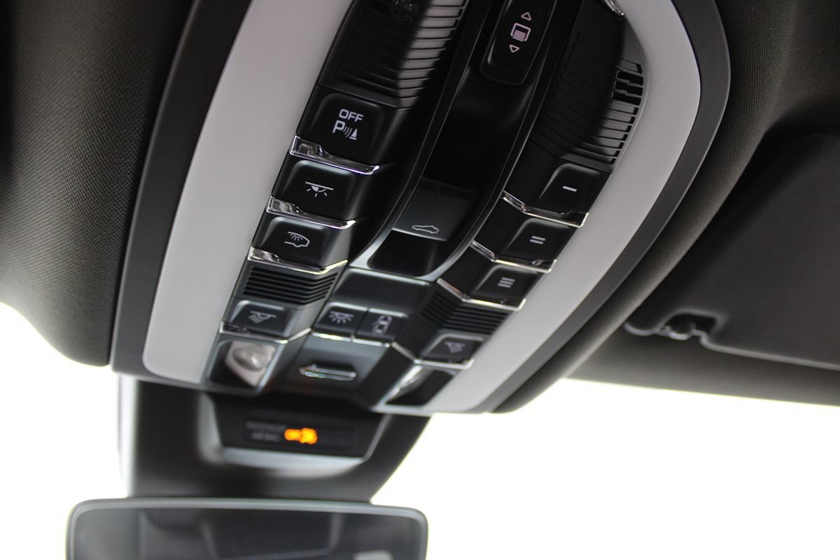 Used 2019 Porsche Macan AWD/4WD image 29