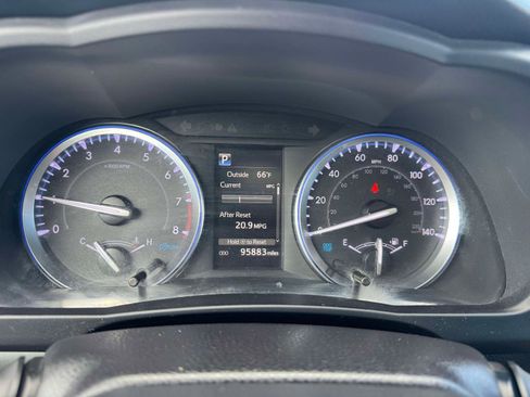 Used 2019 Toyota Highlander XLE AWD/4WD image 24
