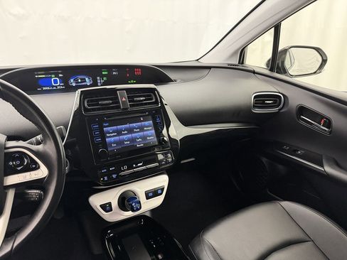 Used 2018 Toyota Prius Three Touring w/ Appearance Package FWD image 14